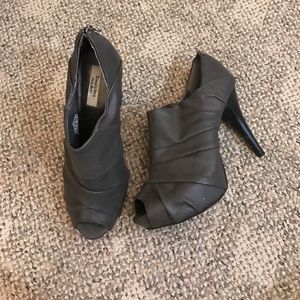 Vera Wang Open Toe Booties Like New!